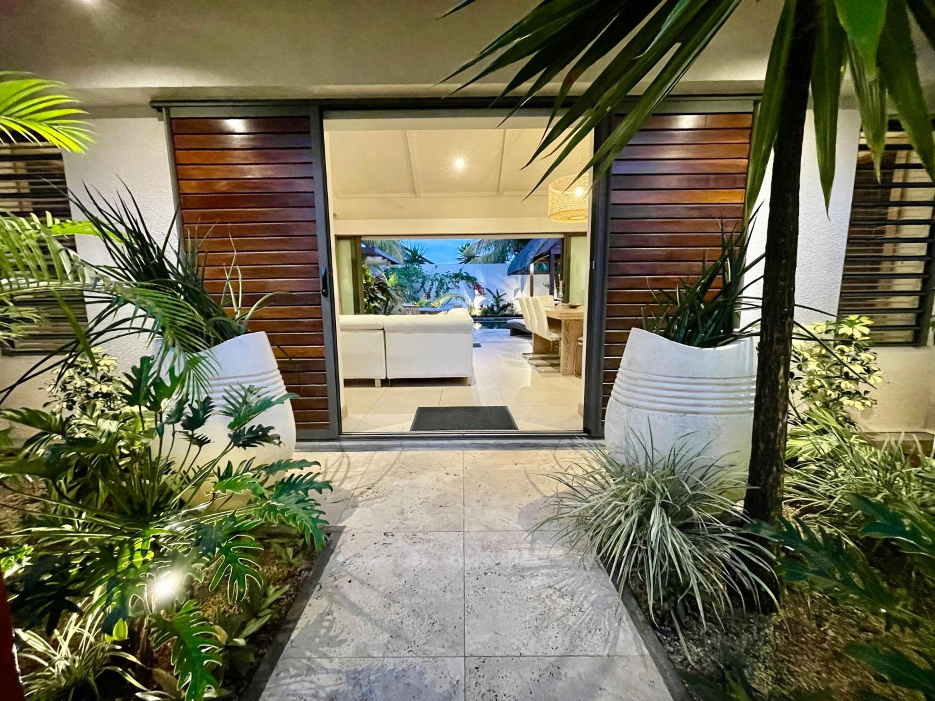 SG1 l Eden Villa l Luxe 6 pers l Piscine & jardin view 4