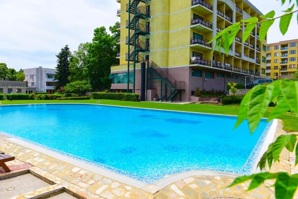 Charming sunny apartment+swimming pool