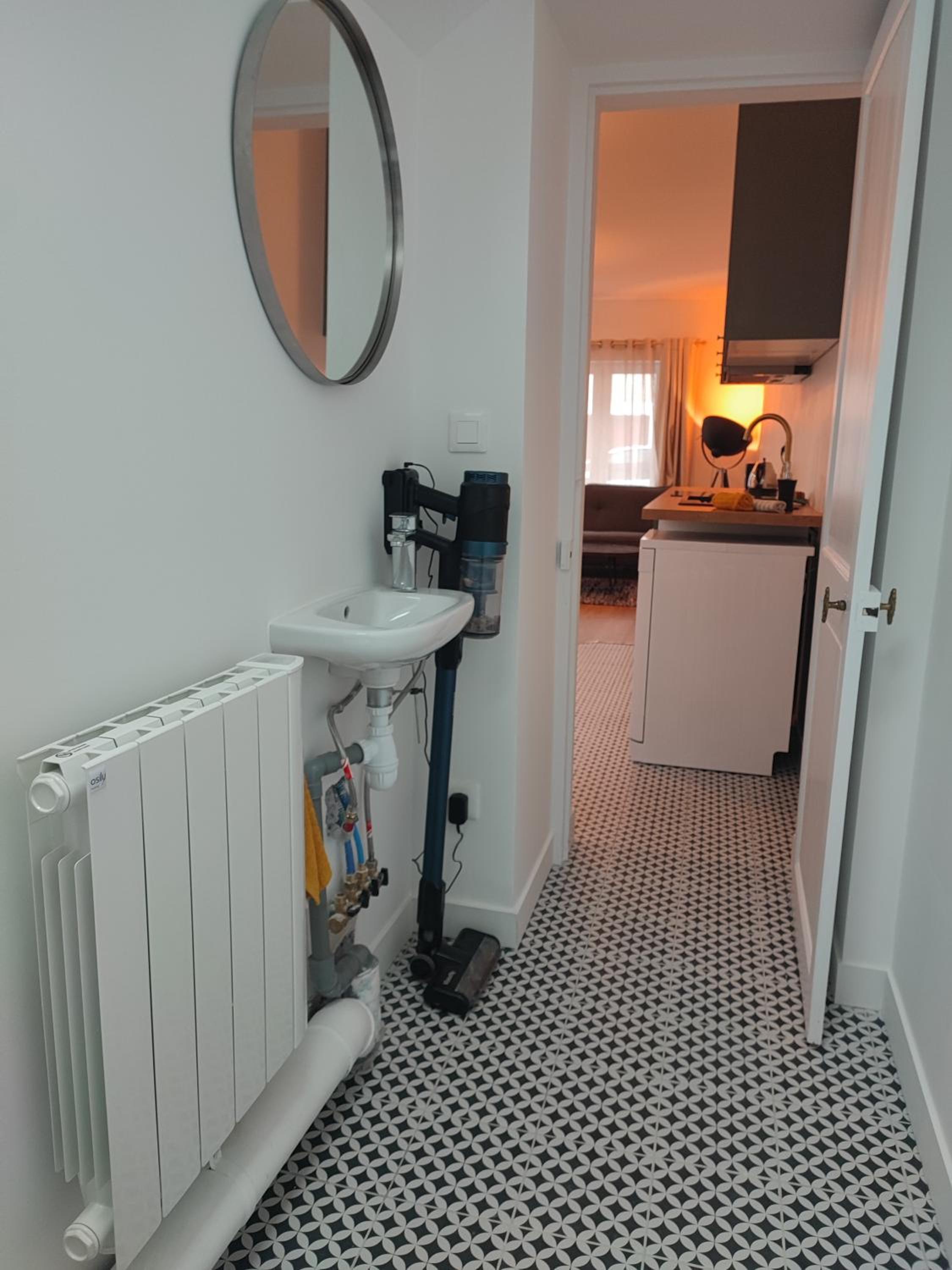 Maison calme et familiale avec cour, 3 chambres, 3 salles de bains à 10 min à pied de la gare