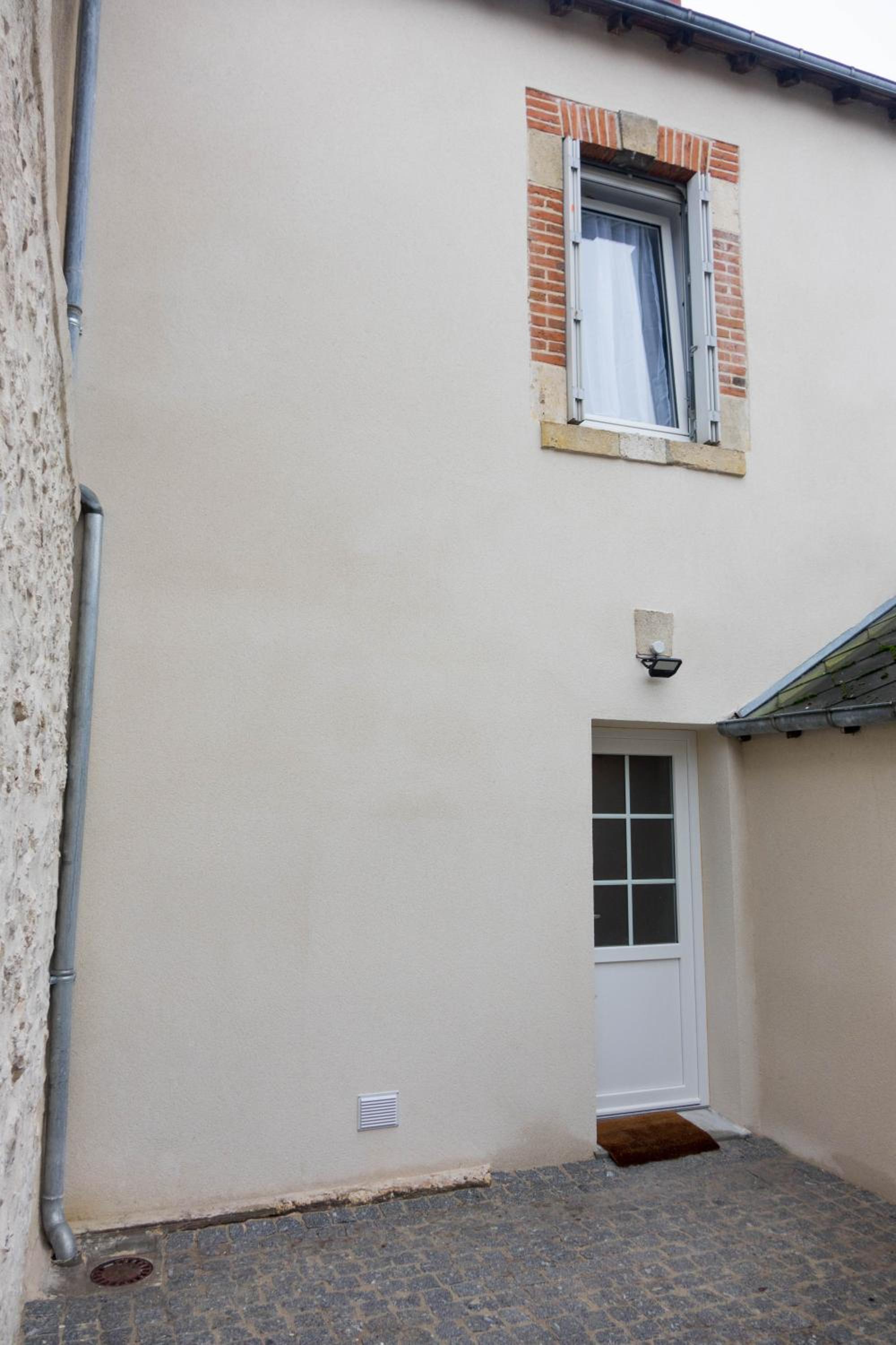 Maison calme et familiale avec cour, 3 chambres, 3 salles de bains à 10 min à pied de la gare