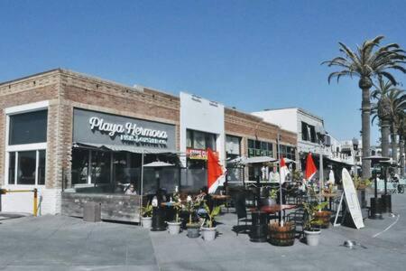 AMAZING Hermosa Beach Location plus Free Parking view 4