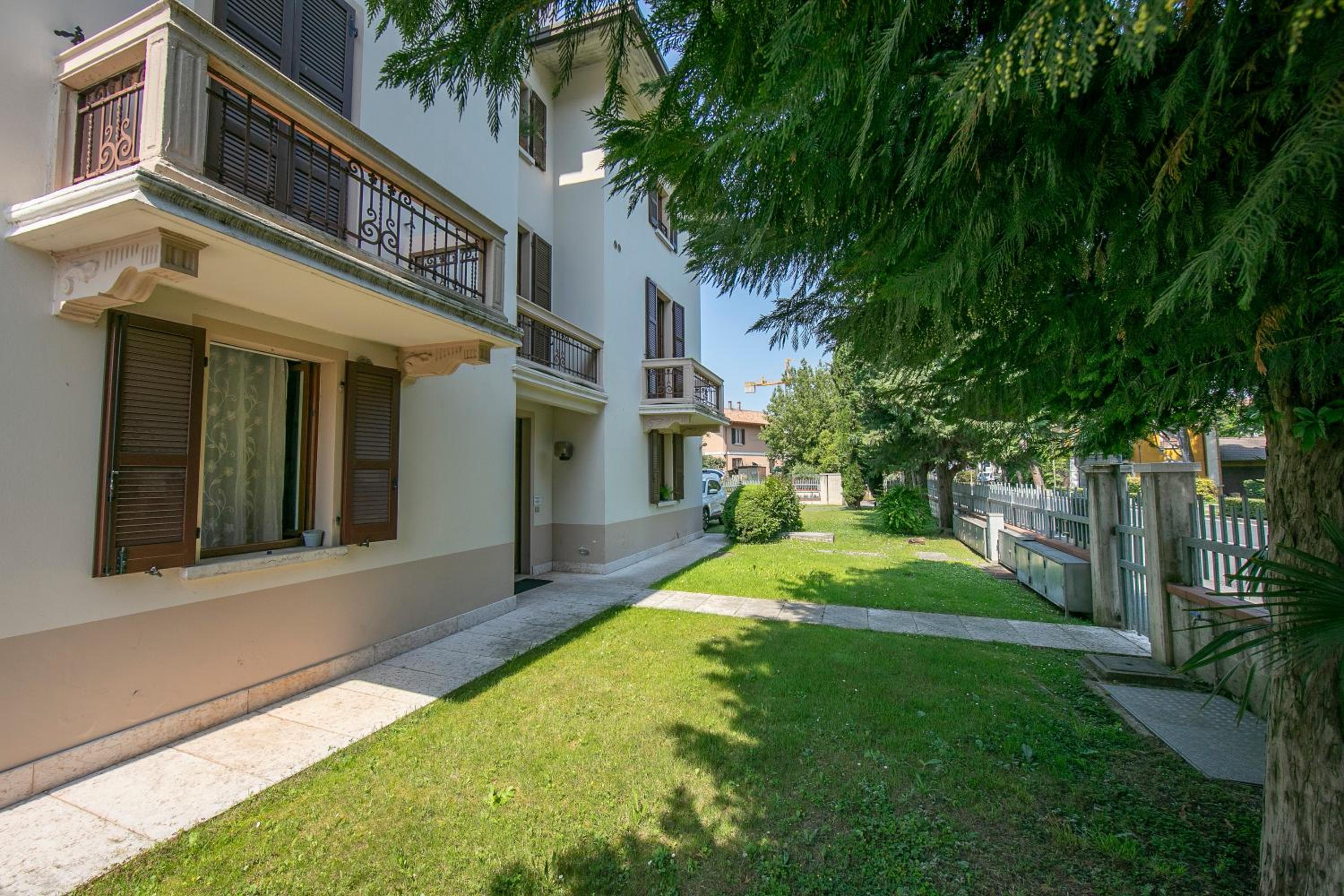 Casa Lia 2BR for 4 in Desenzano | Parking & AC - Happy Rentals