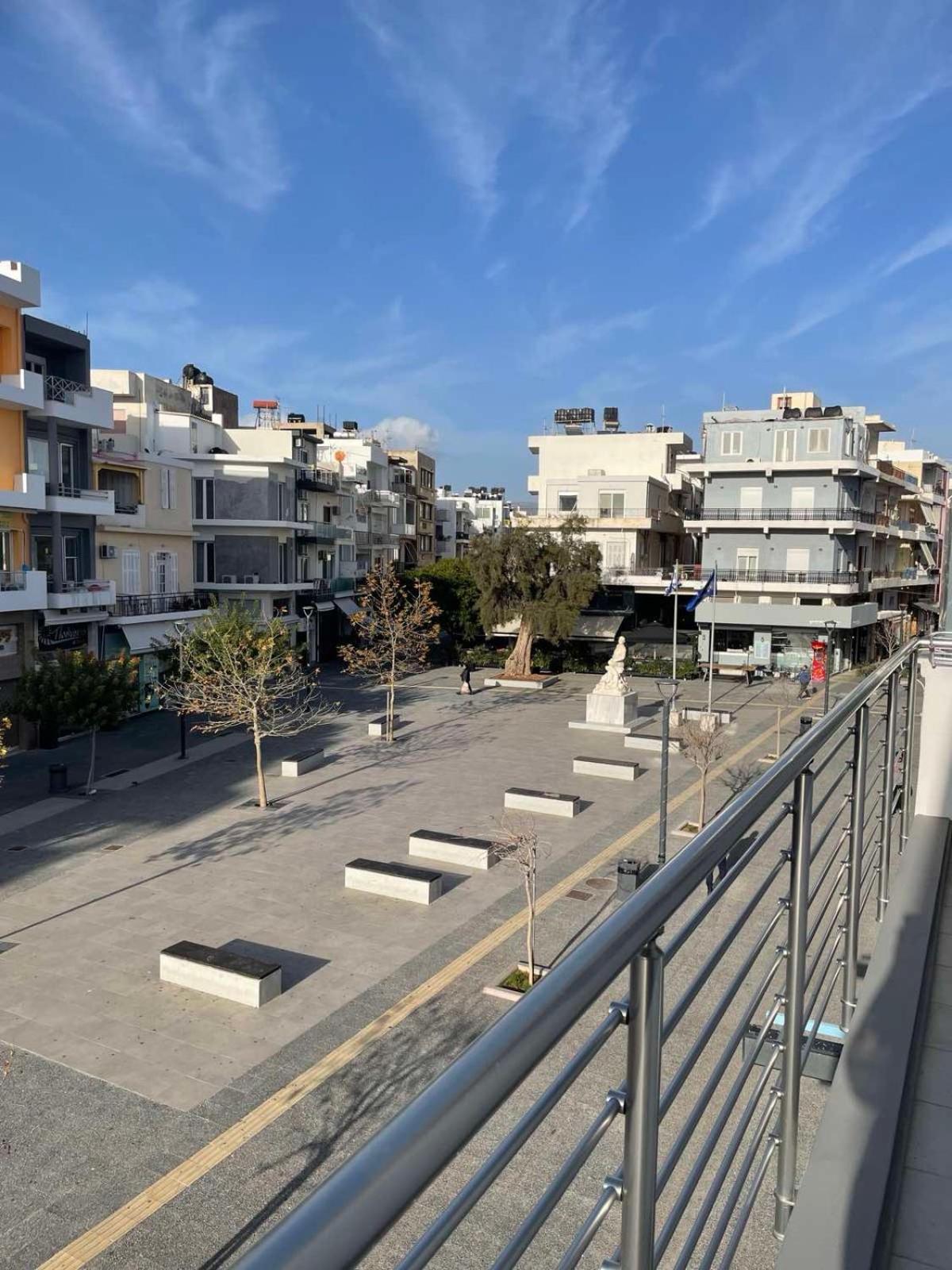 Central Square apartment by the sea