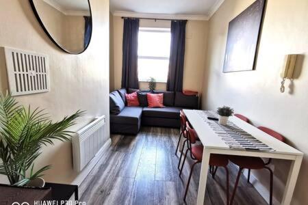 Cosy Apartment near OConnell ST RELIABLE FAST WIFI