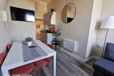 Cosy Apartment near OConnell ST RELIABLE FAST WIFI