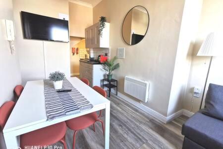 Cosy Apartment near OConnell ST RELIABLE FAST WIFI