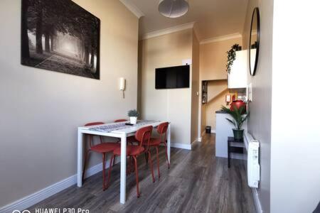 Cosy Apartment near OConnell ST RELIABLE FAST WIFI