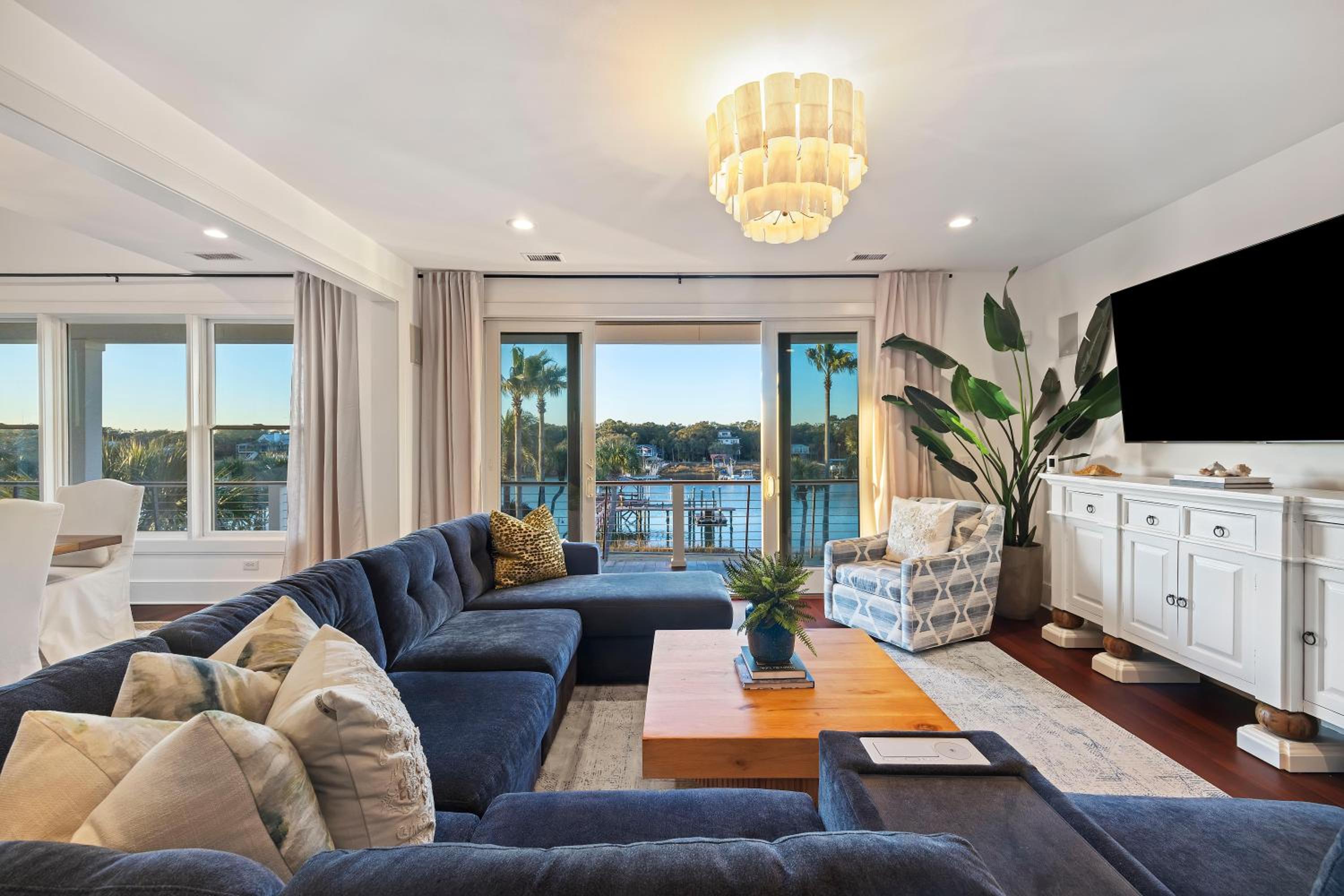 INT44: 44 Intracoastal Court view 4