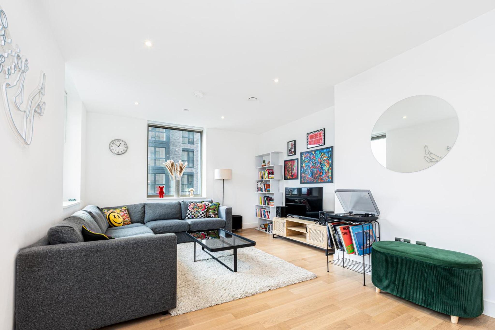Modern New 1BR wbalcony, 2min Tottenham Hale Tube