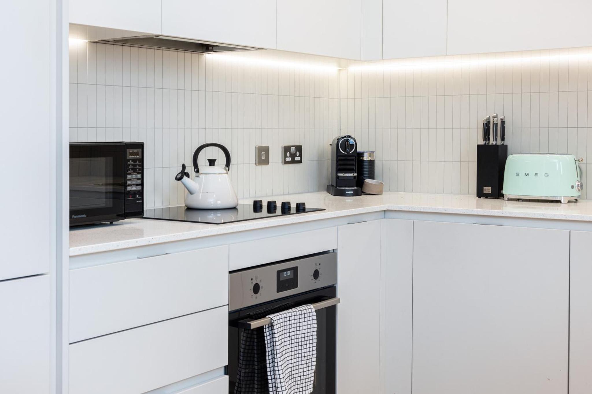 Modern New 1BR wbalcony, 2min Tottenham Hale Tube
