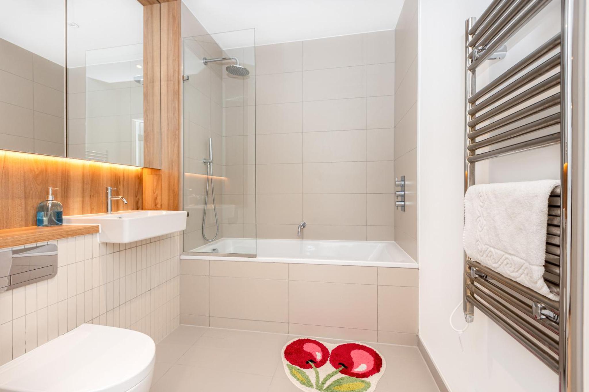 Modern New 1BR wbalcony, 2min Tottenham Hale Tube