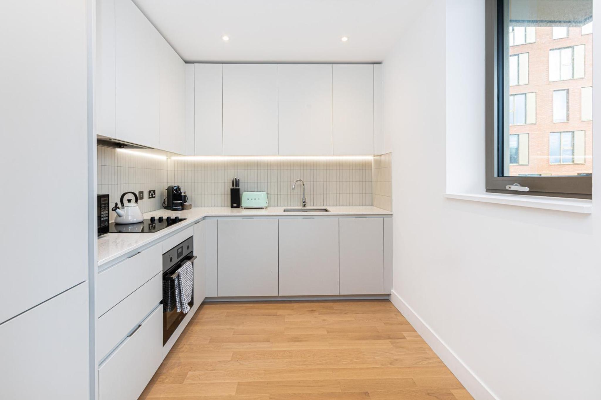 Modern New 1BR wbalcony, 2min Tottenham Hale Tube