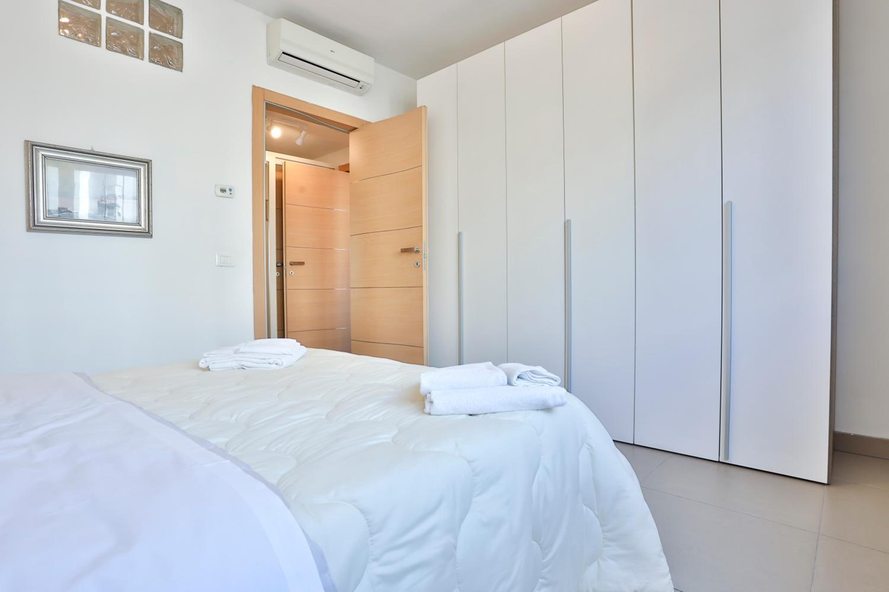 GuestHost - Sebeto Apartments with Parking & Netfilx