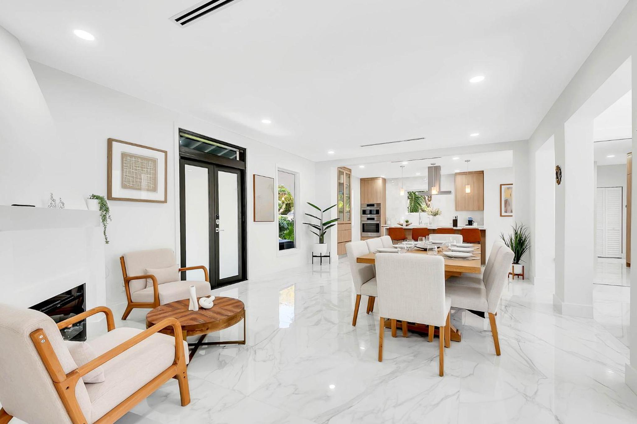 Villa Tropicale Stunning 4 Bedroom 4 Bath Home with Pool and BBQ