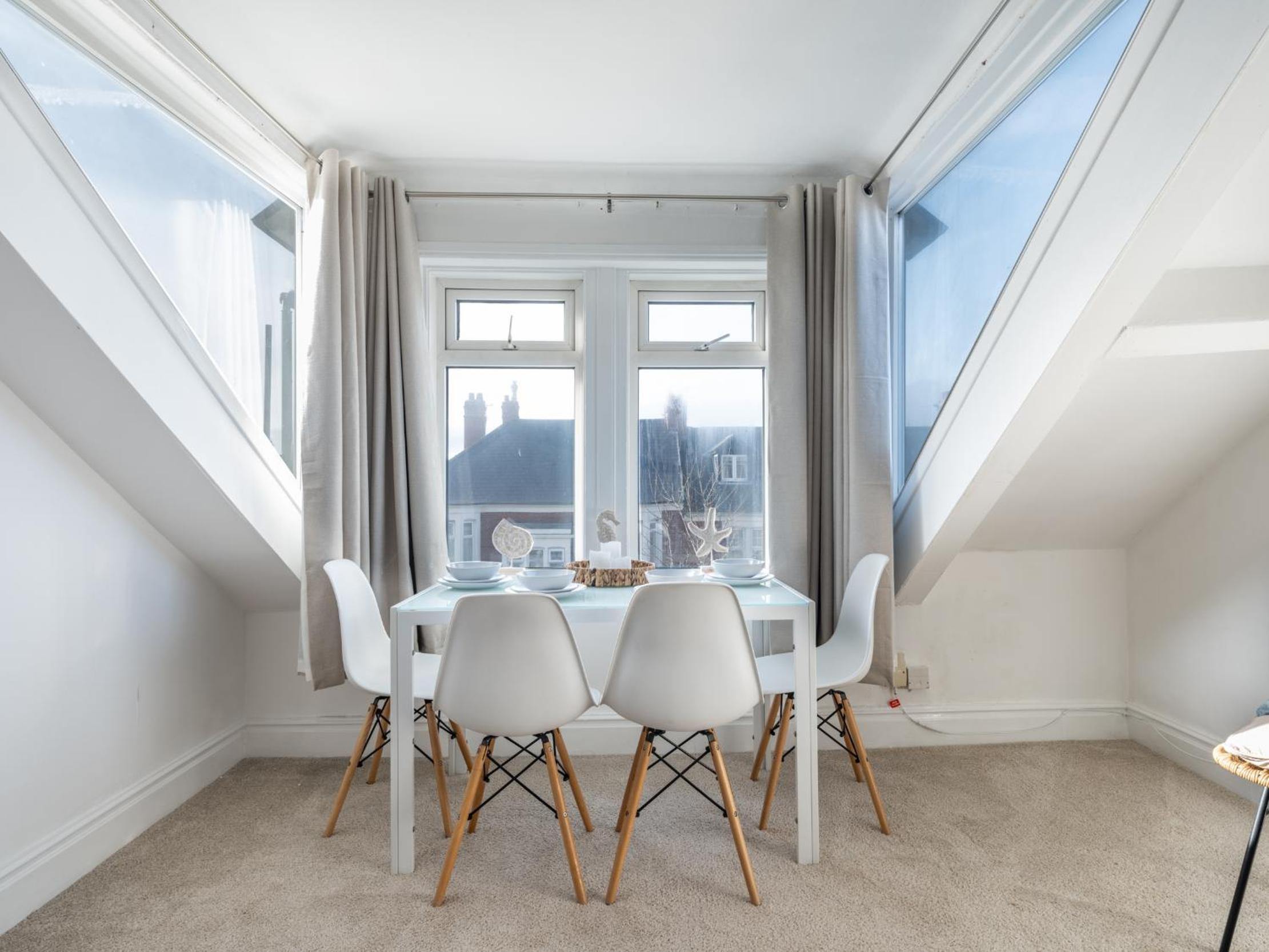 Whitley Bay Vacations - Cosy Coastal Apartment - Property Image 4