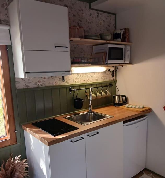 Romantic Old Country Cottage with sauna for Couples