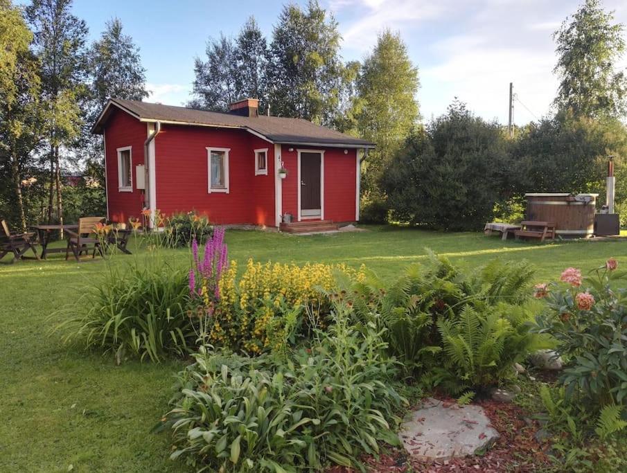 Romantic Old Country Cottage with sauna for Couples