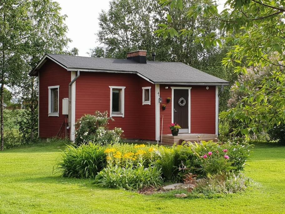 Romantic Old Country Cottage with sauna for Couples