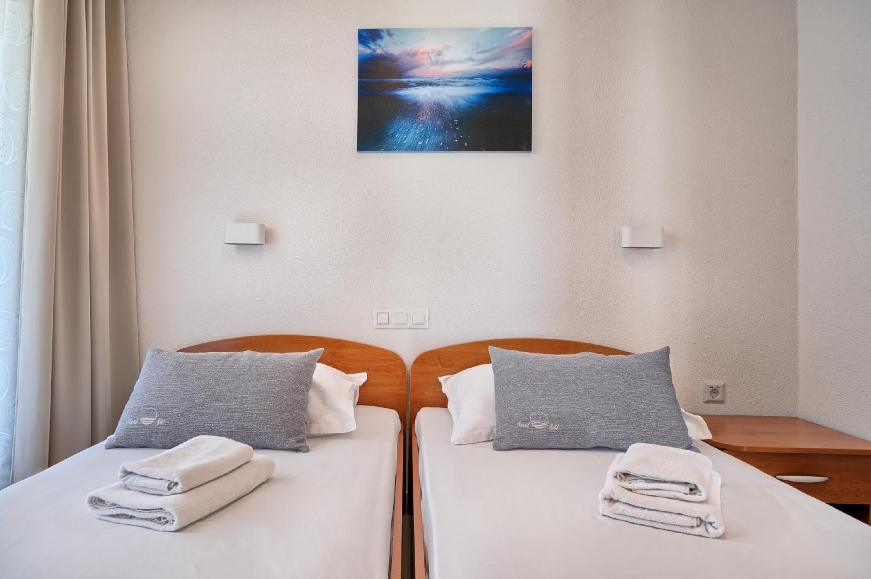 Sunset Split Rooms