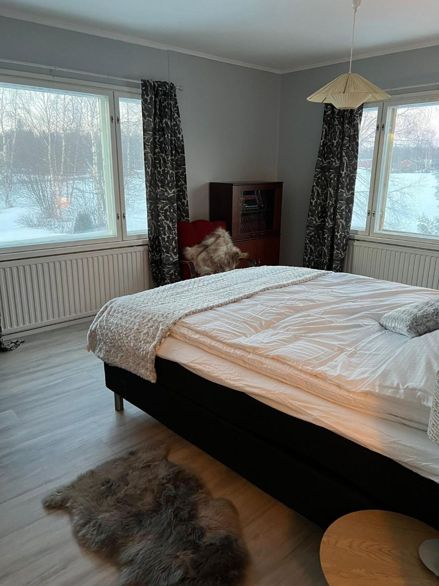 Beautiful Big Farm House with Spectacular Meteor Site View