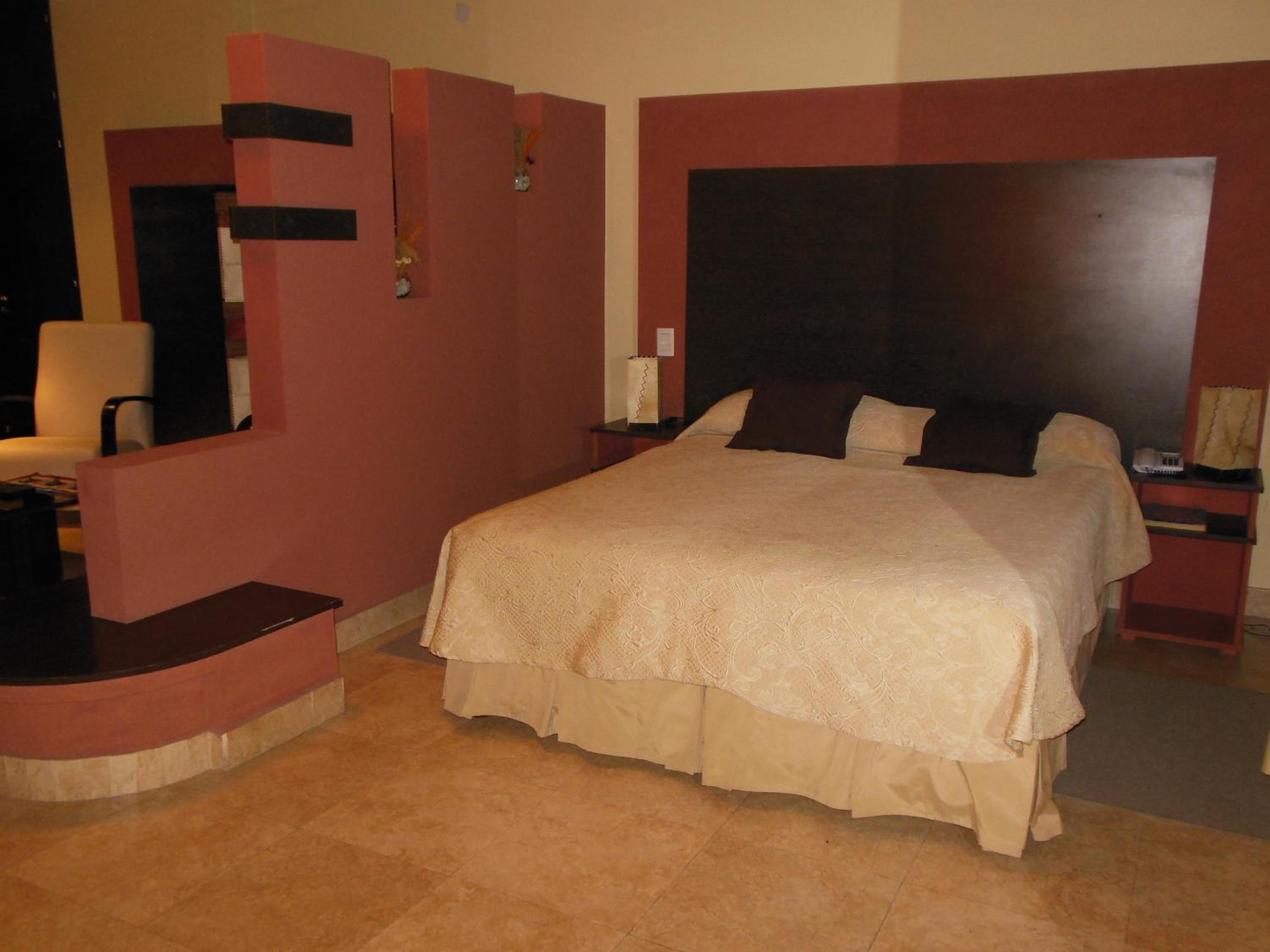 Hotel Aybal en Salta — hotel room