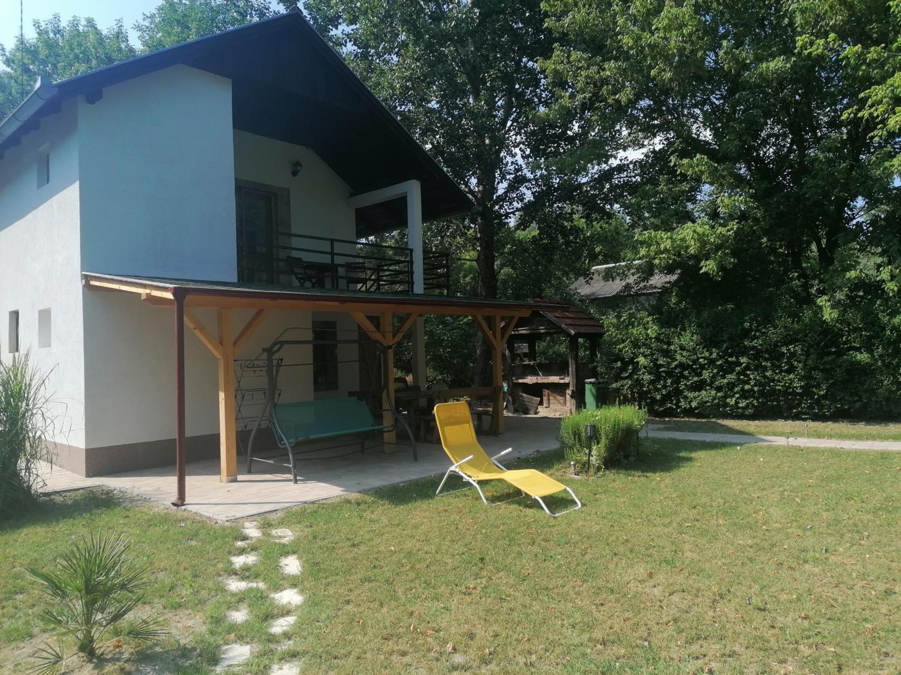Holiday Home Green House view 3