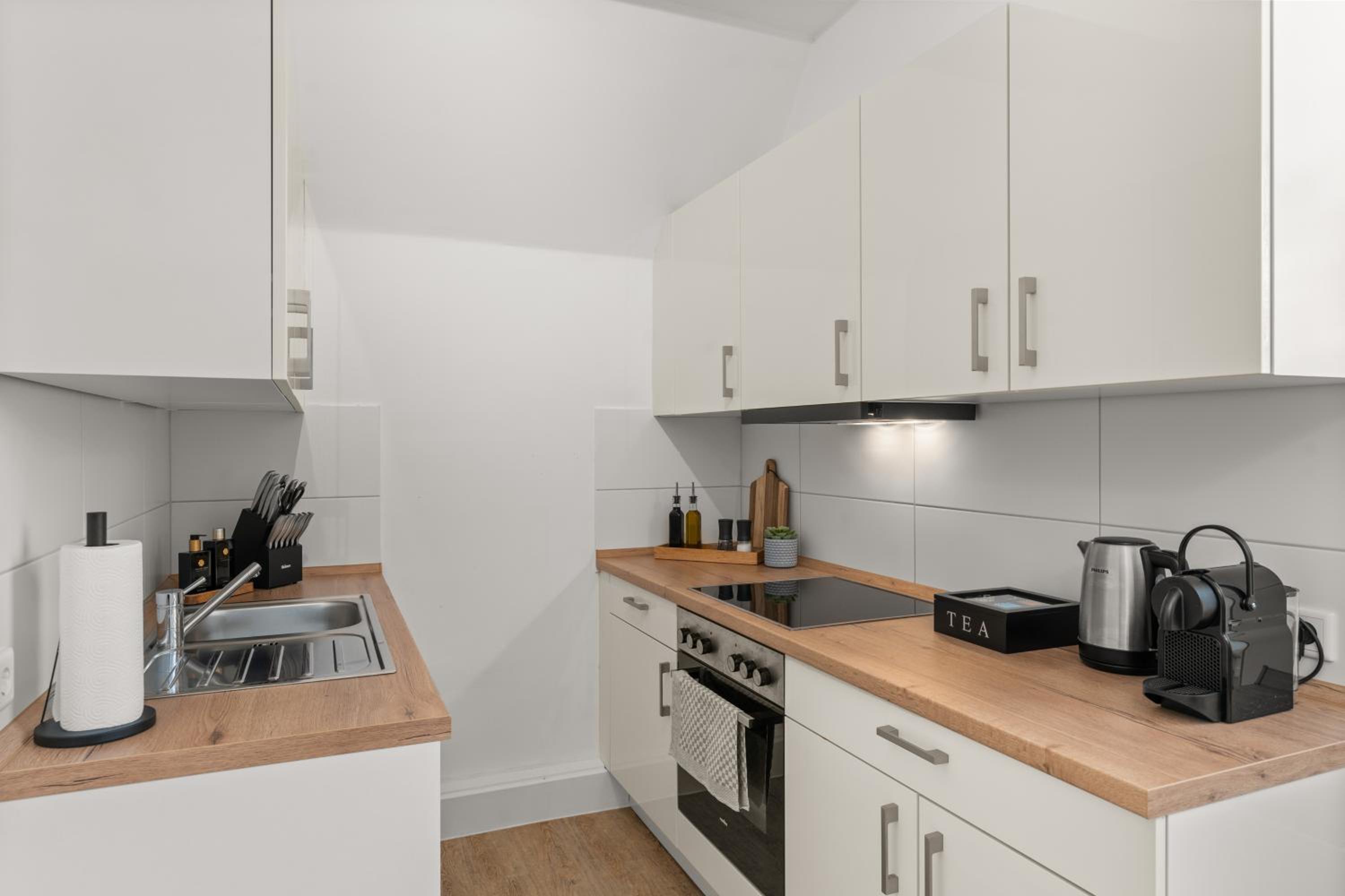 SHINY HOMES - Elegant City Apartments