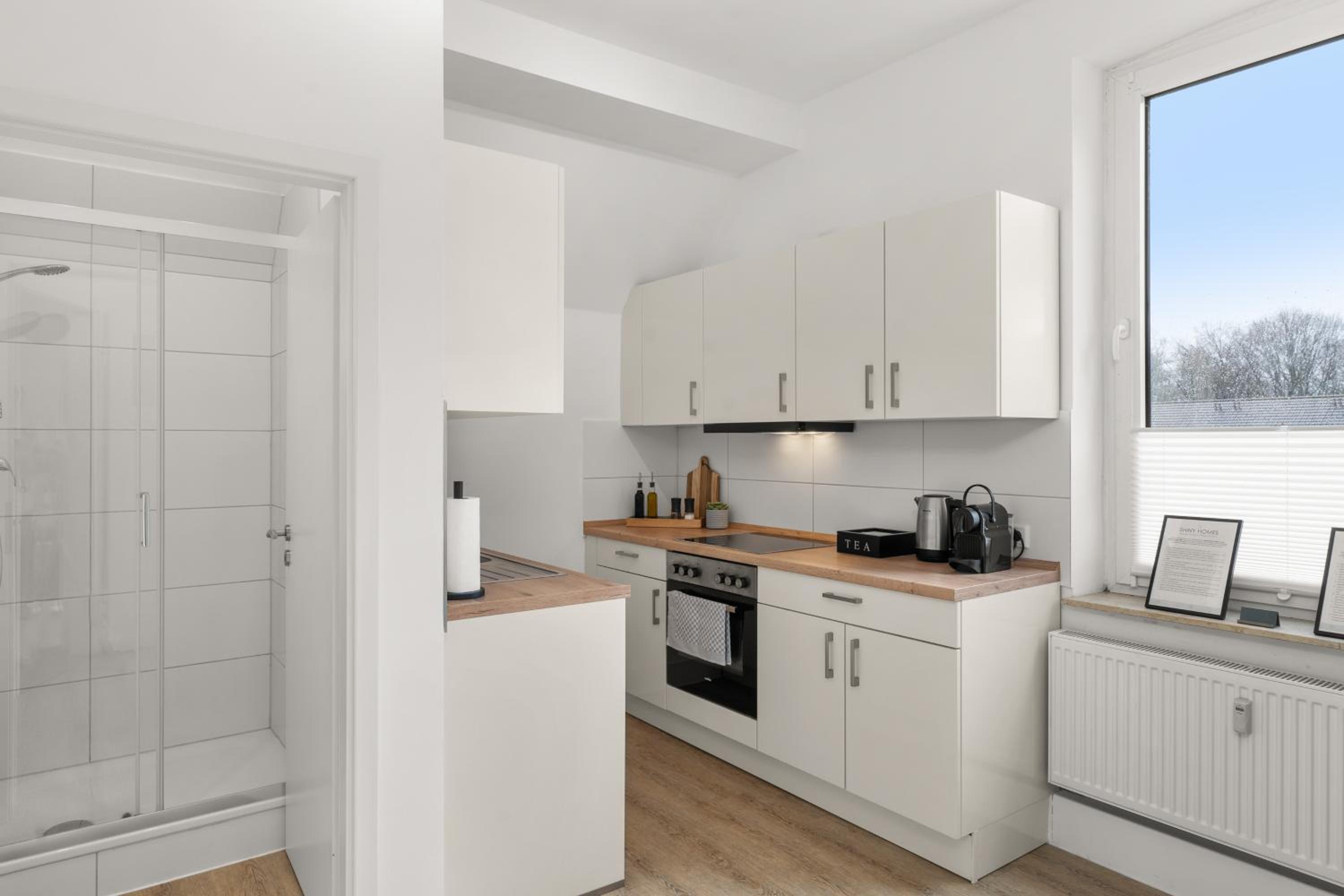 SHINY HOMES - Elegant City Apartments