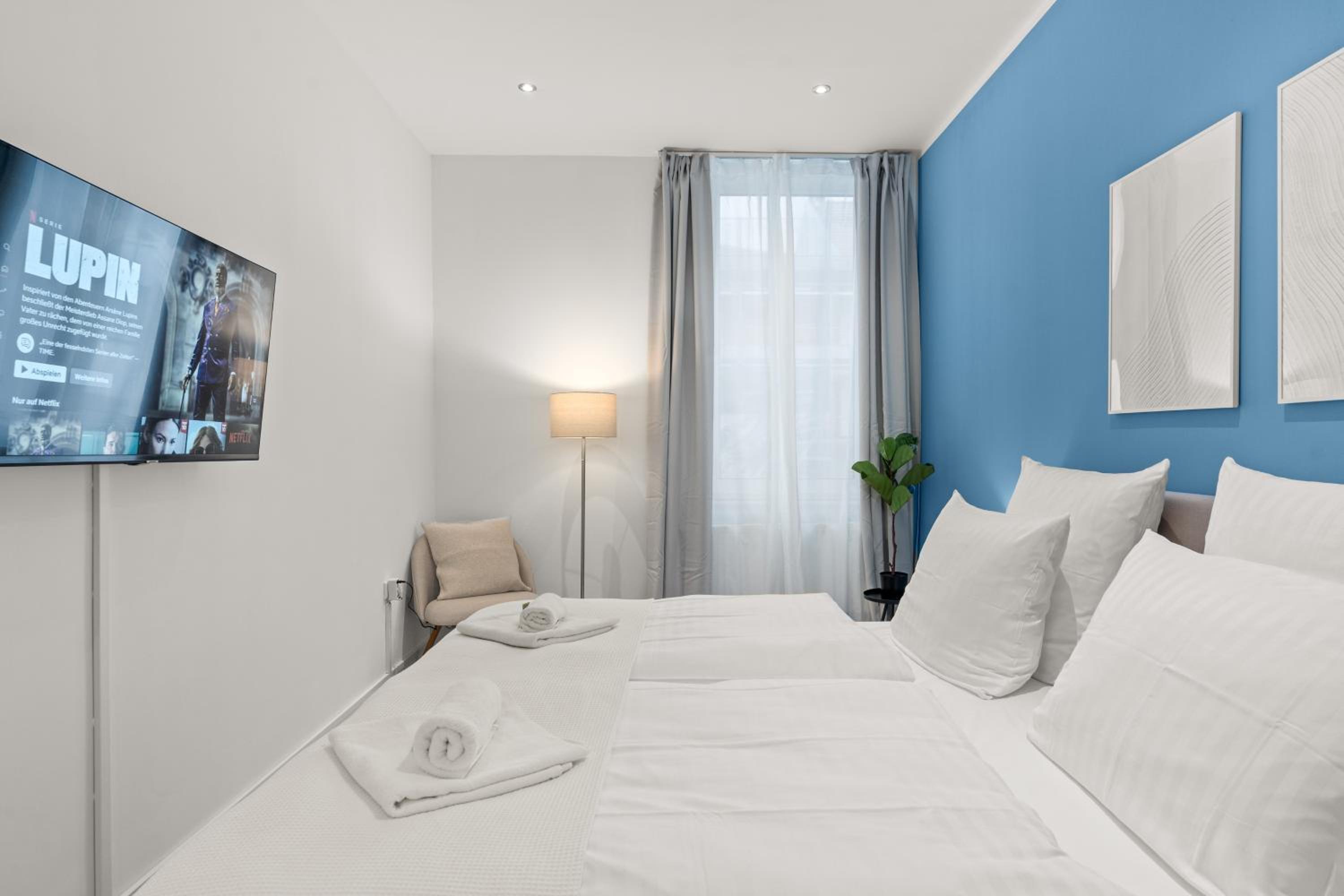SHINY HOMES - Elegant City Apartments