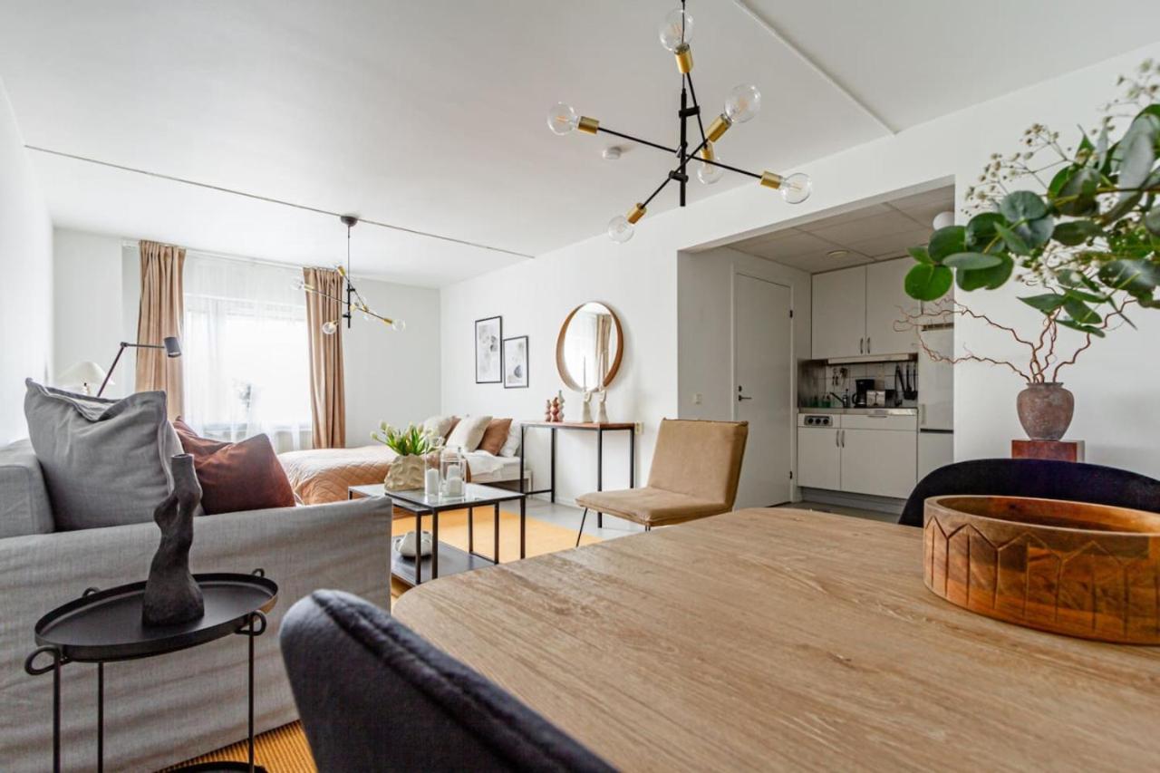 Cheap stay on hip Södermalm - construction work view 3