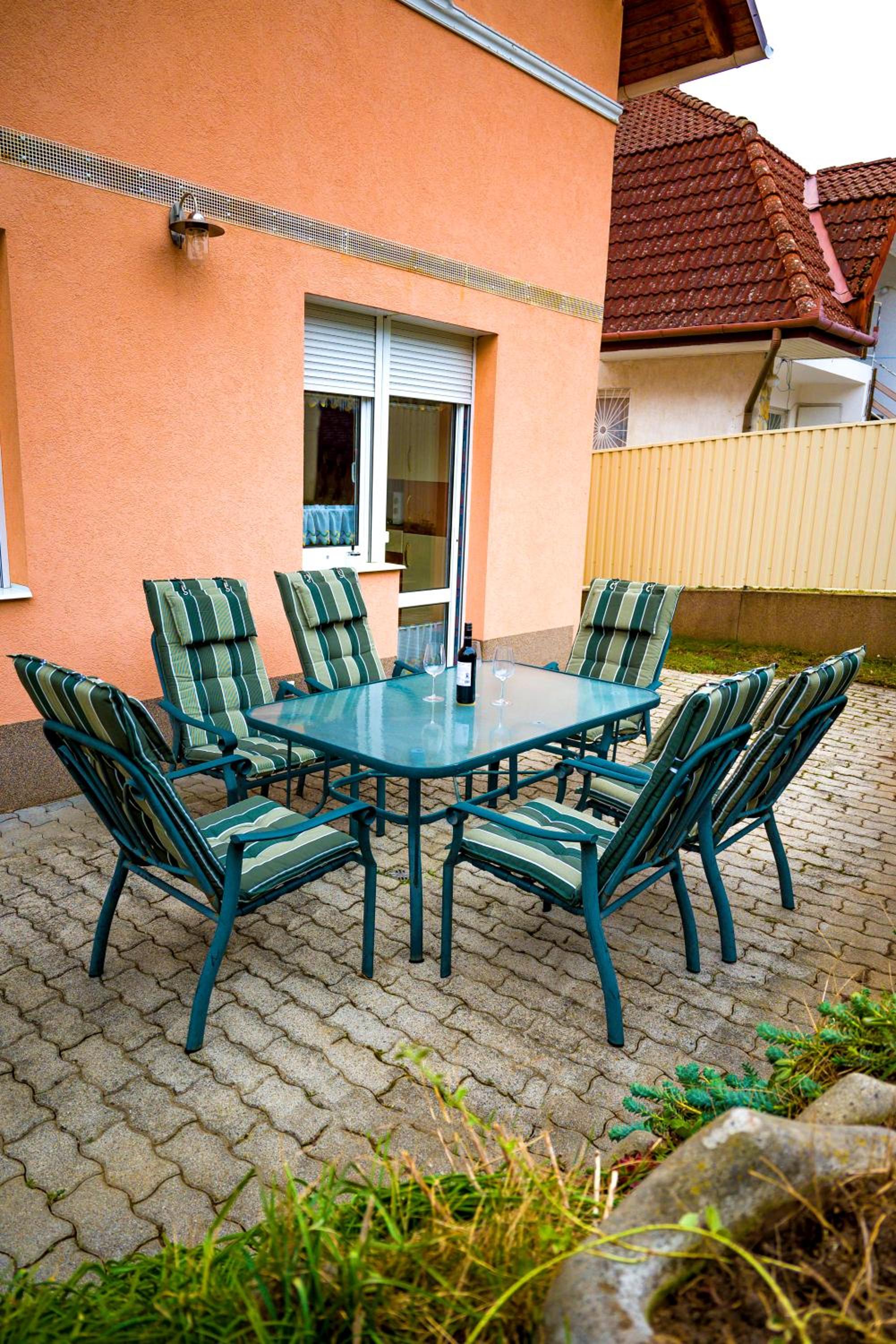 Termálfürdő Apartman Igal -130 méterre a fürdőtől view 3