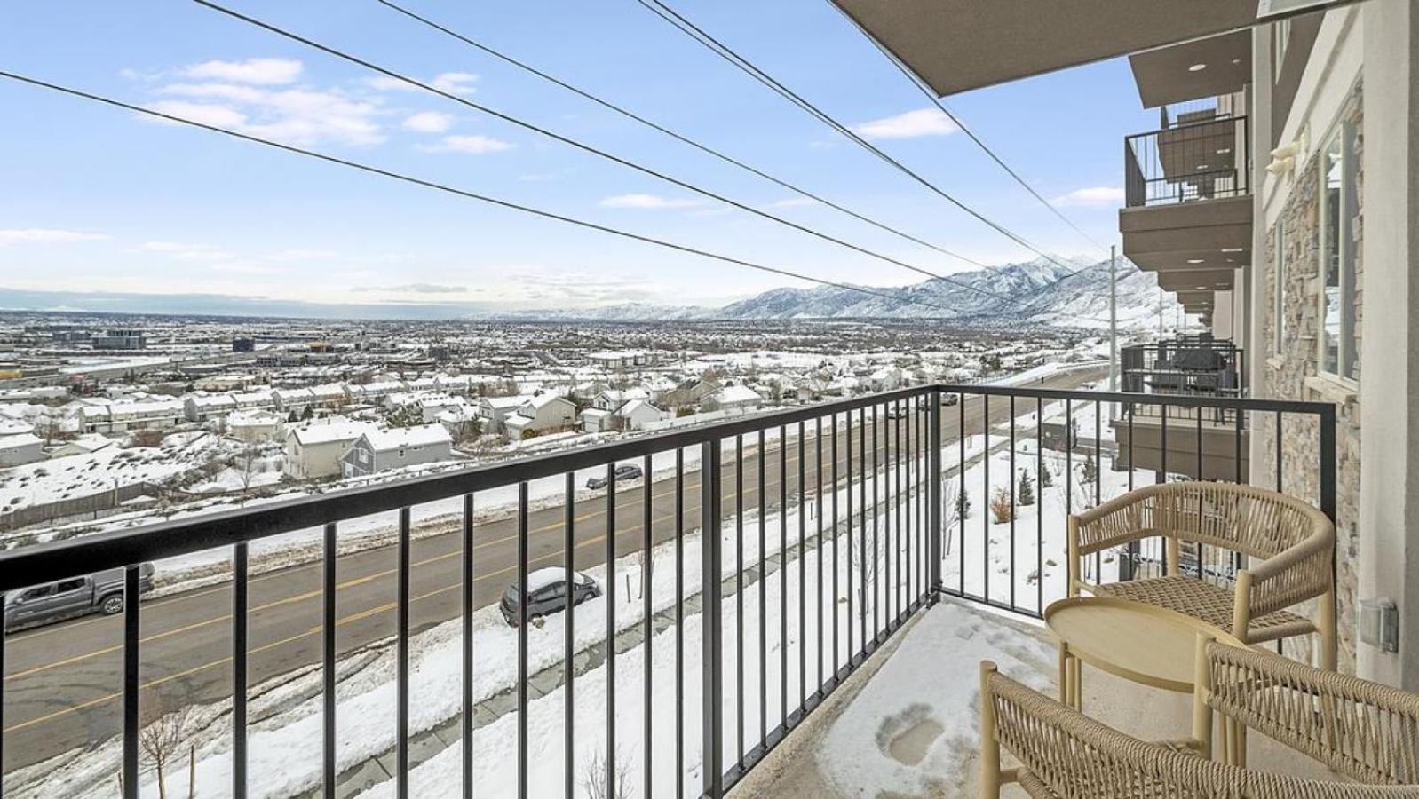 Landing - Modern Apartment with Amazing Amenities (ID1204X655)