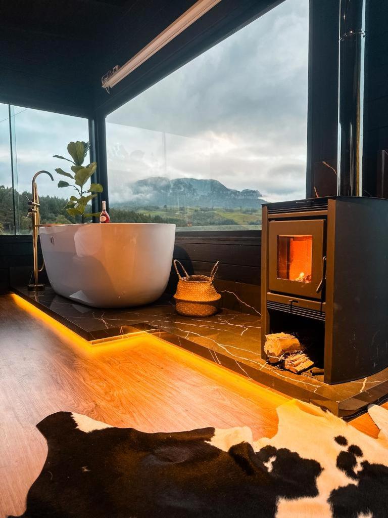 Chalé Romântico na Serra com Jacuzzi.