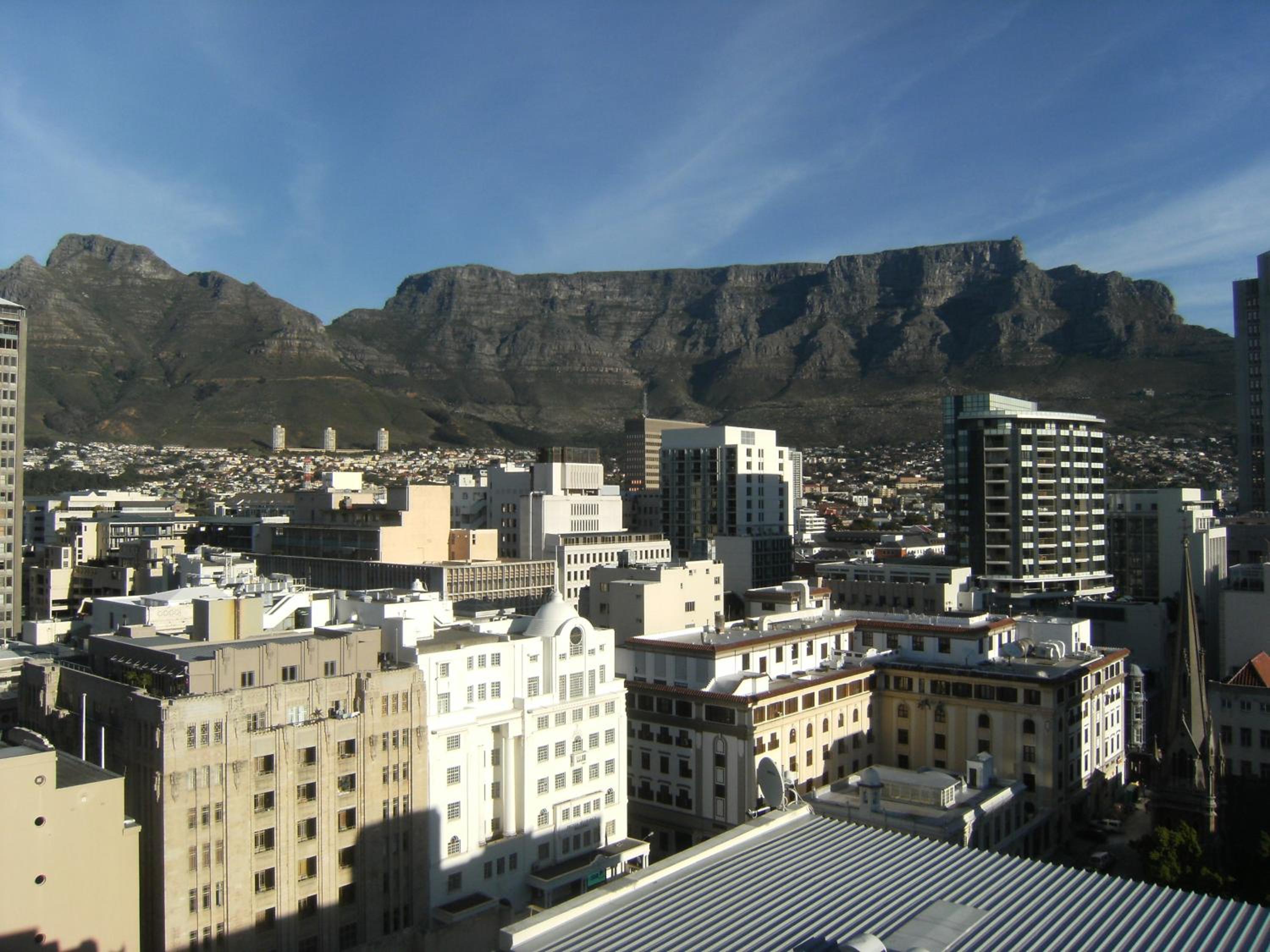 Apt 67 Long Street no loadshedding