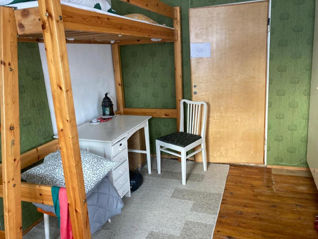 Old Cozy Wood House view 5