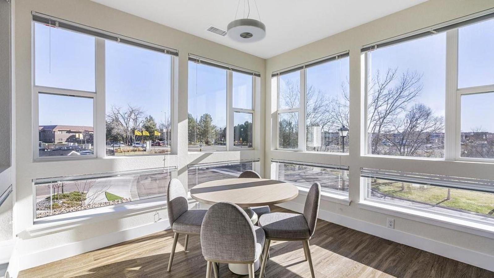 Landing - Modern Apartment with Amazing Amenities (ID2121X24)