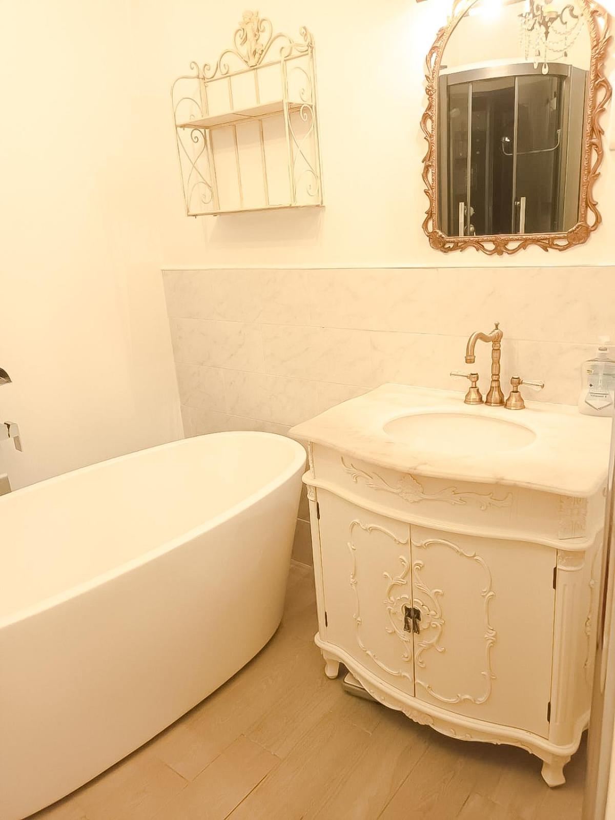 Spacious flat with a garden near tube, train, Thames and the city center