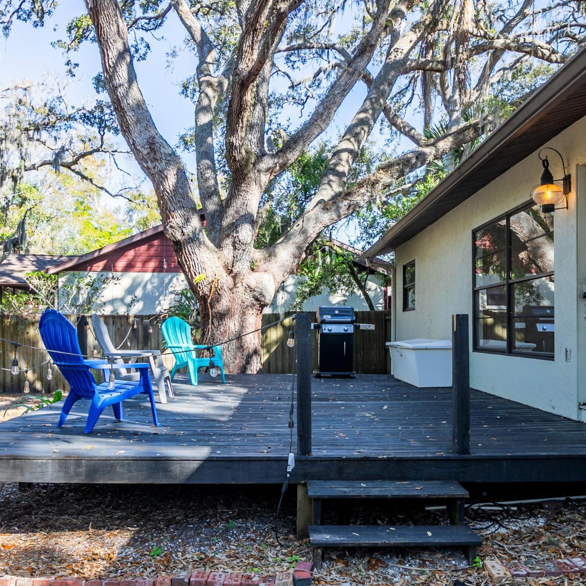 Hotel Modern Vacation home near Siesta Key & Downtown - Image 1