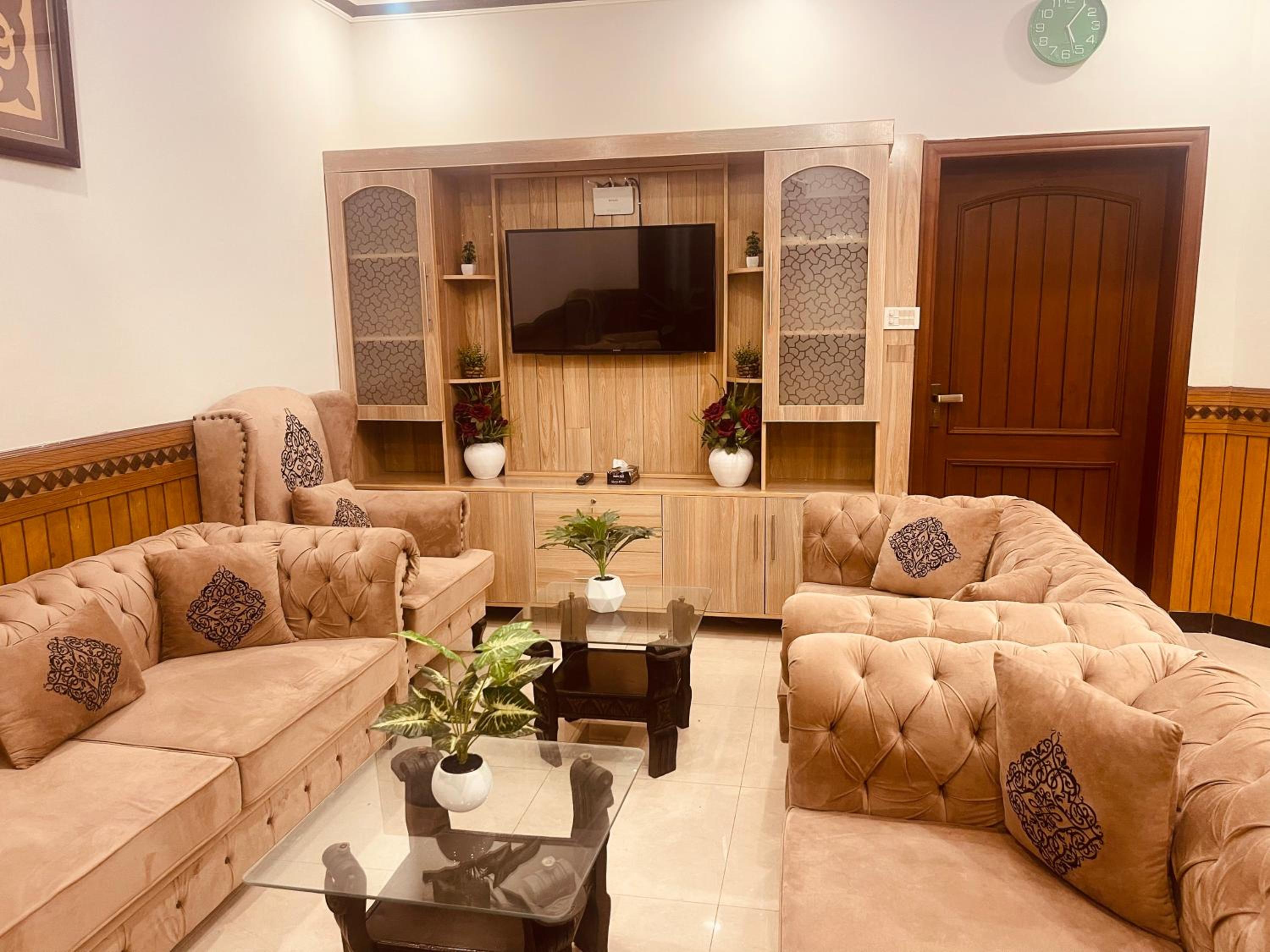 Britannia guest House Islamabad International Airport and Motorway view 5