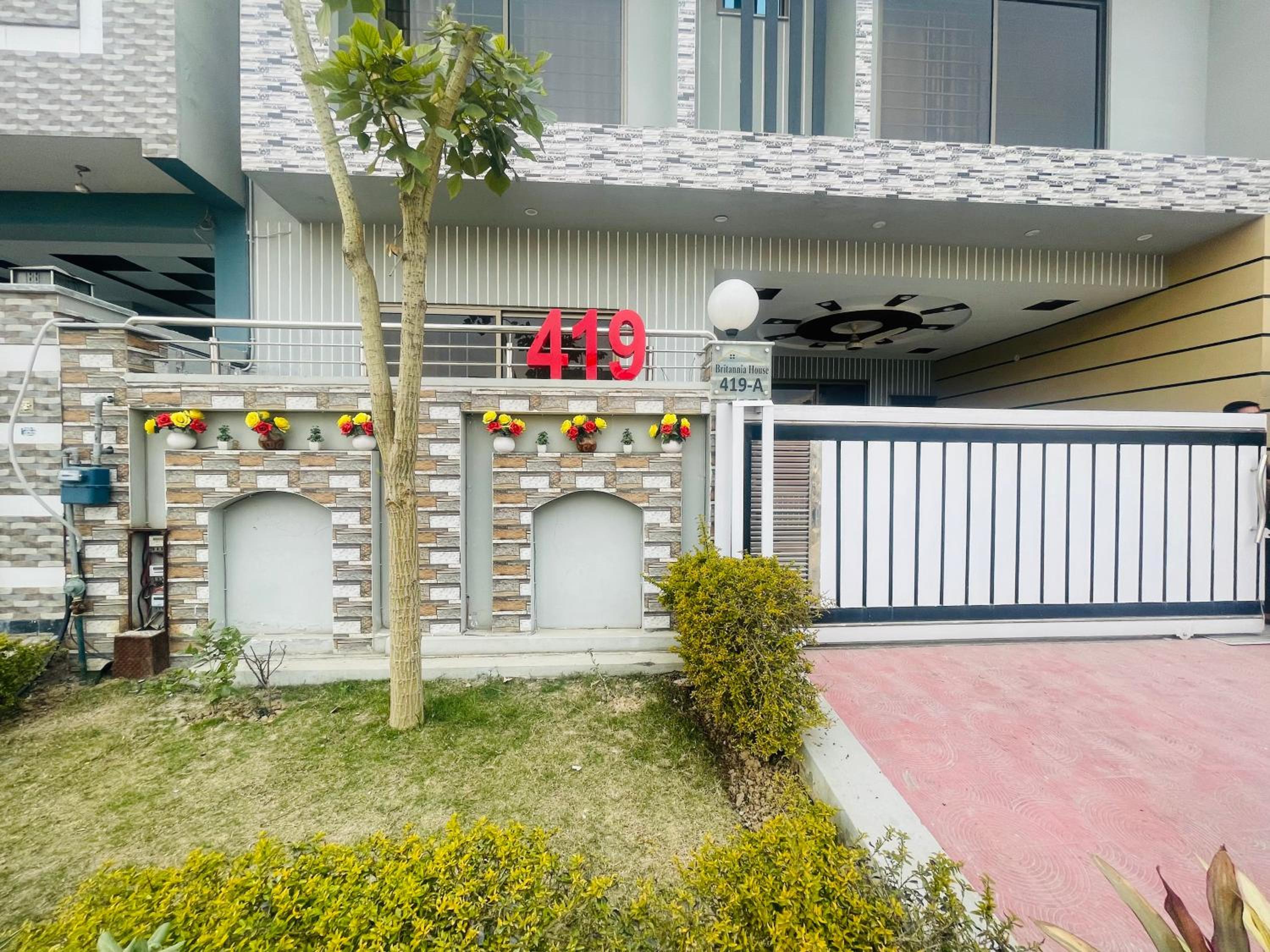 Britannia guest House Islamabad International Airport and Motorway view 4