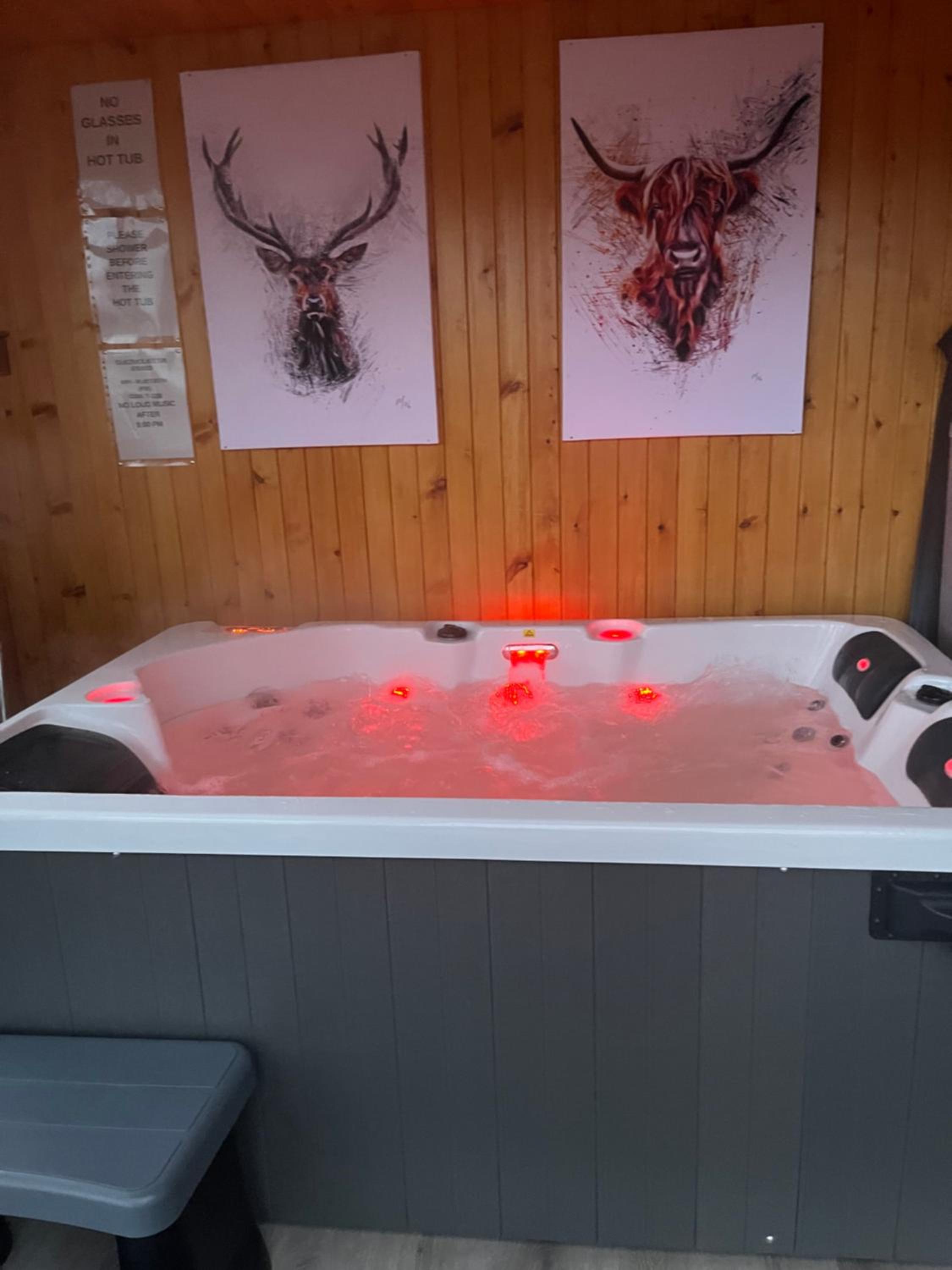 Ben Nevis Manor Lodge & Indoor Private Hot-Tub