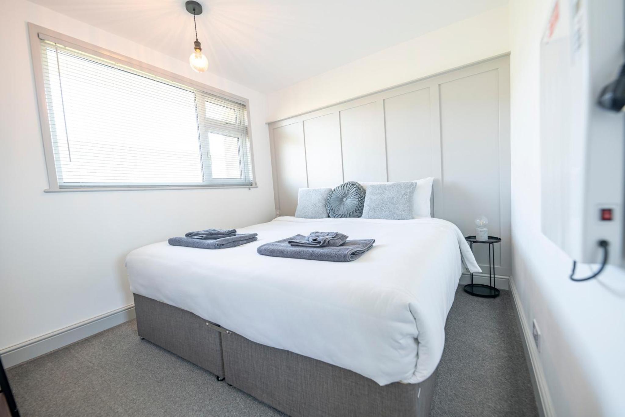 Find peace in a chalet by the beach view 4