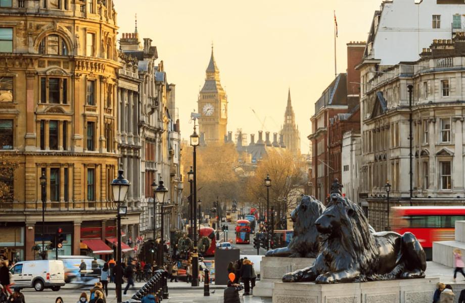 Spacious flat with a garden near tube, train, Thames and the city center