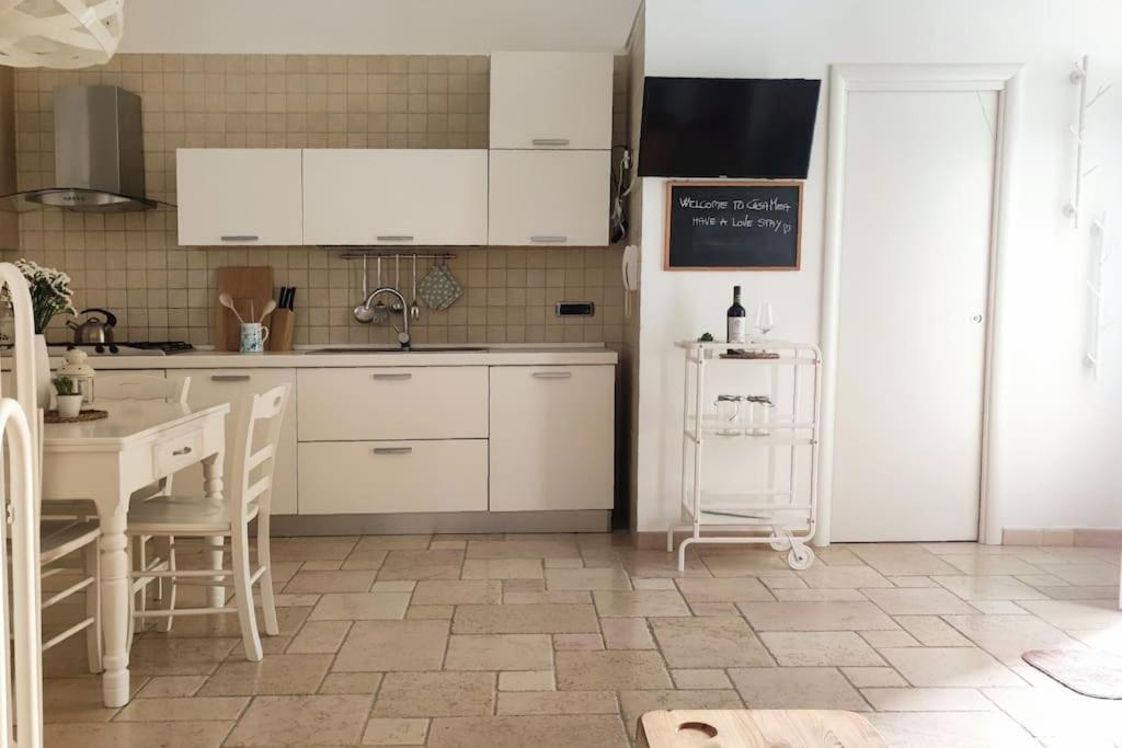 Casa Mea en Grottaglie — kitchen