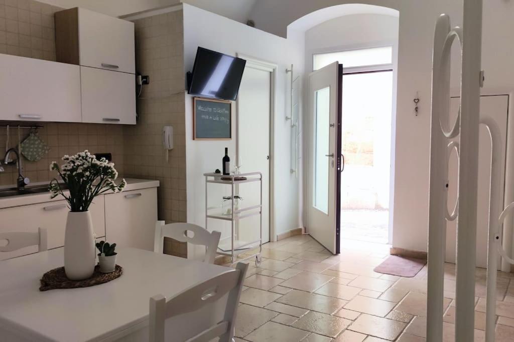 Casa Mea en Grottaglie — kitchen