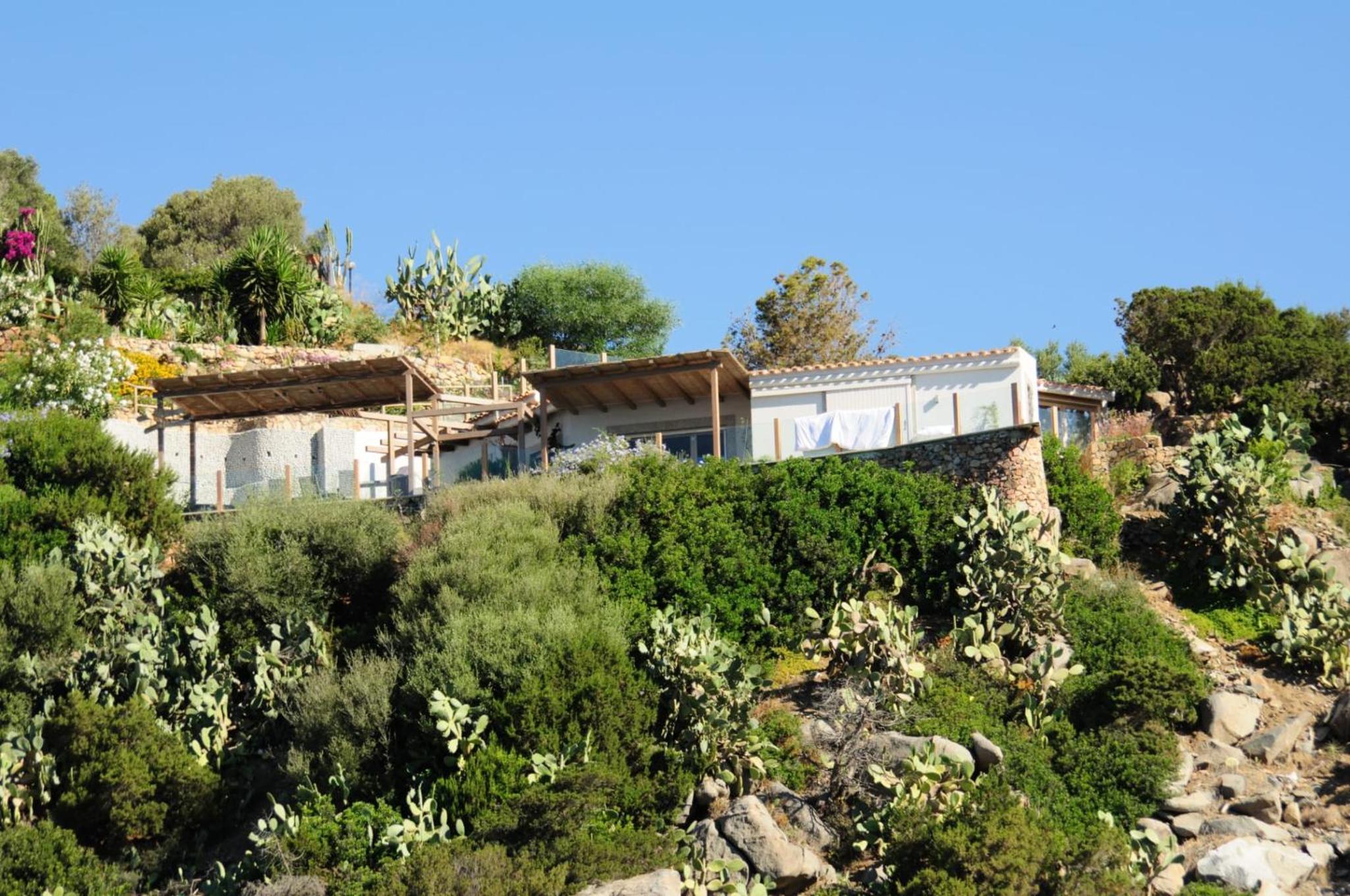 BeLocations - Villa and Beach On The Rocks