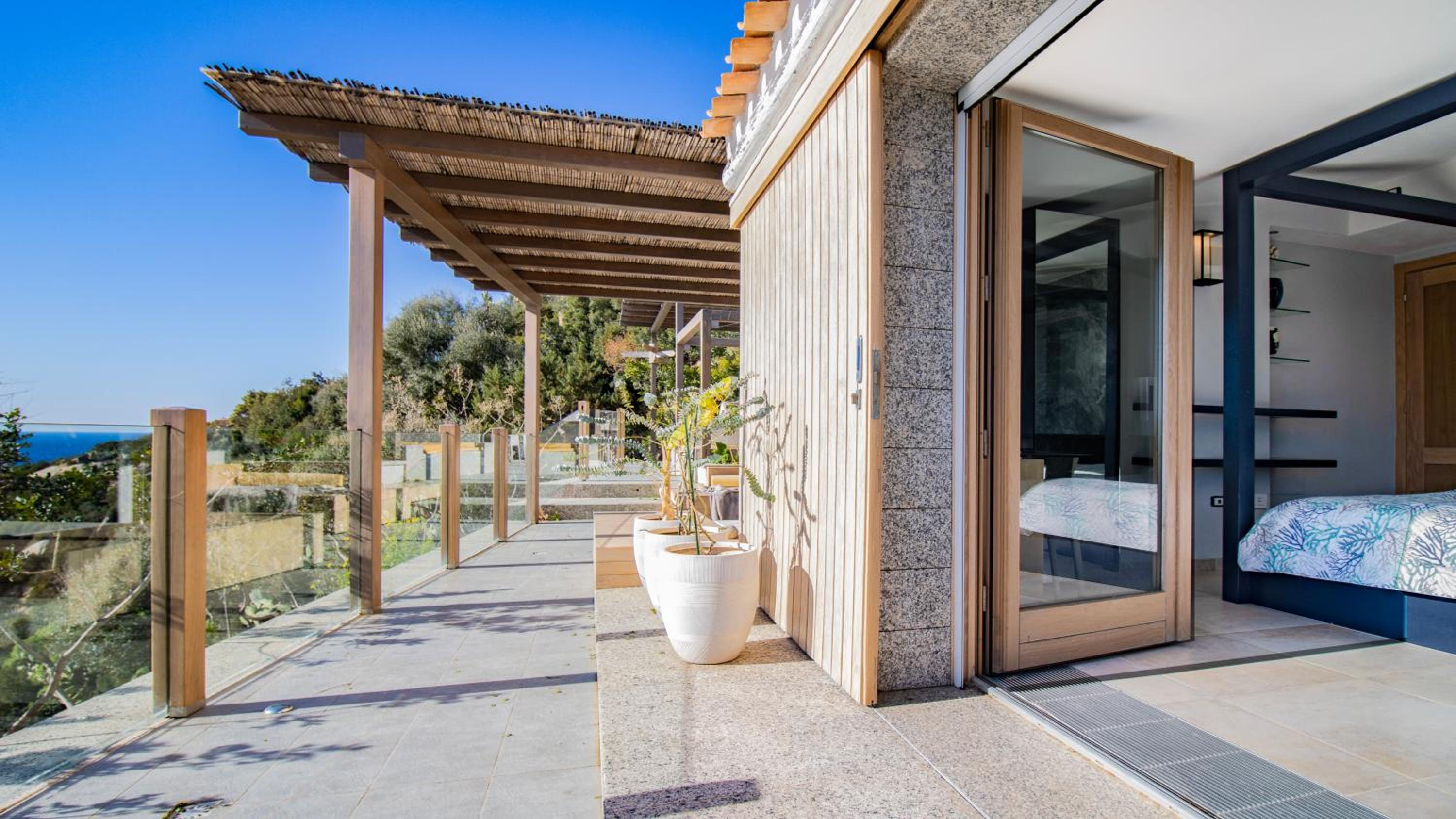 BeLocations - Villa and Beach On The Rocks view 5