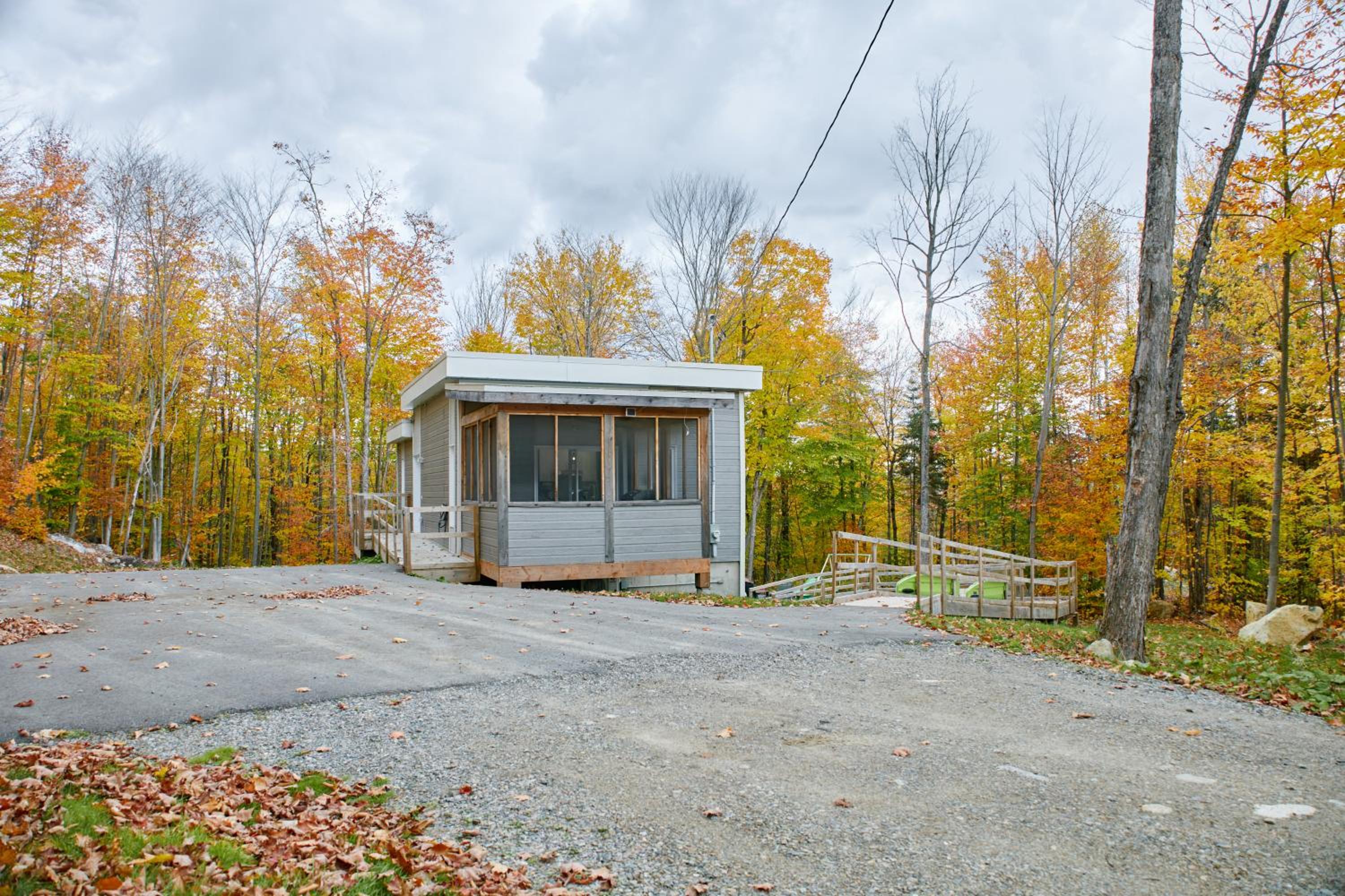 Cottage le Cerf (modern, spa, BBQ, accès lac Lili)
