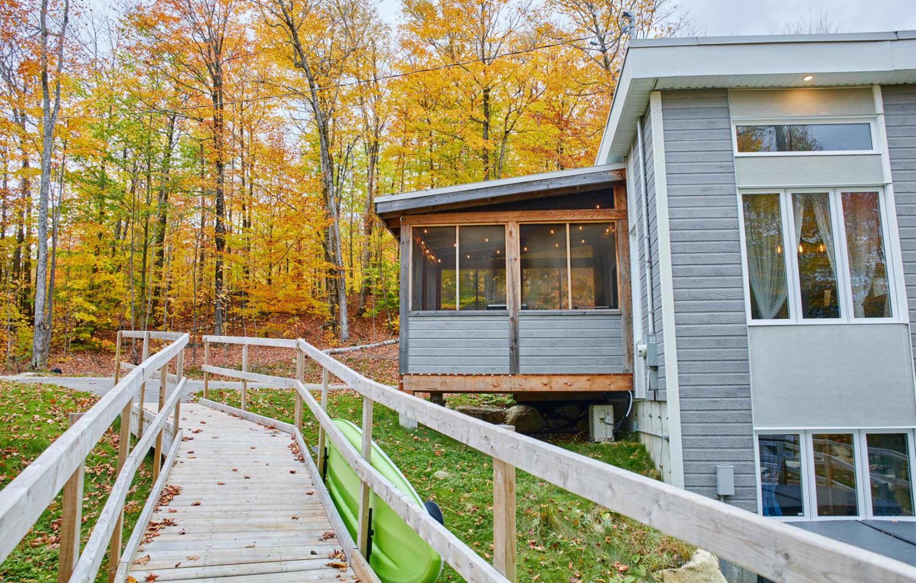 Cottage le Cerf (modern, spa, BBQ, accès lac Lili)