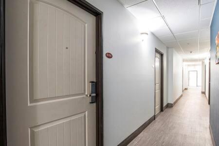 The Vistas 119 Modern studio with full kitchen 1st floor great location view 2